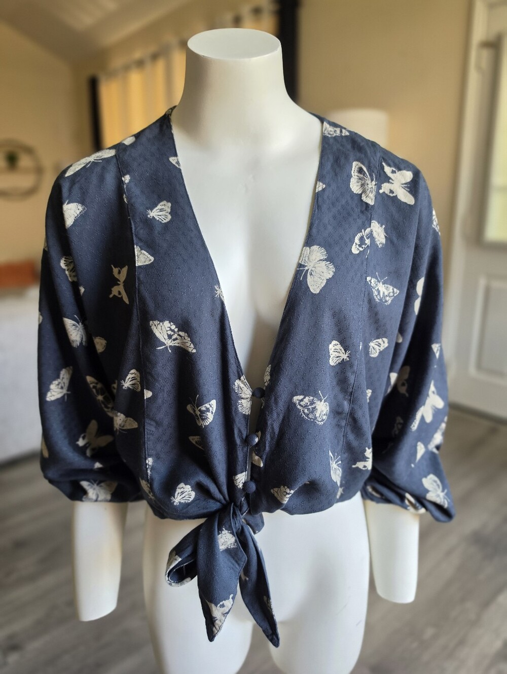⚡️$22✨️Urban Outfitters Jeanne Navy Butterfly Tie-Front Blouse 🔴